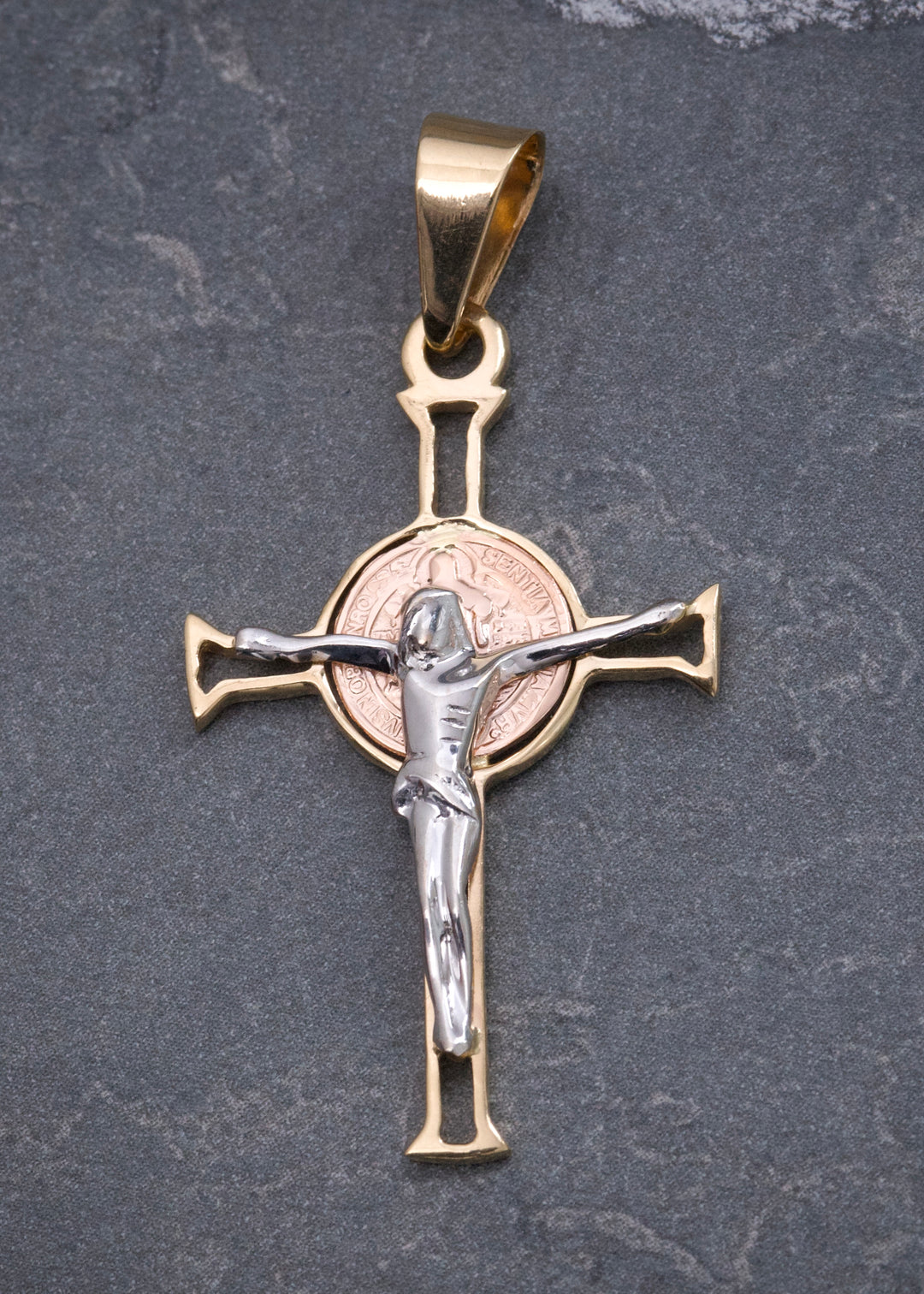 Dije Cruz con Cristo 2.85gr / 4.2cm / 21mm — Tres Oros