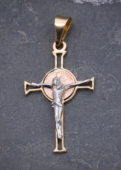Dije Cruz con Cristo 2.85gr / 4.2cm / 21mm — Tres Oros