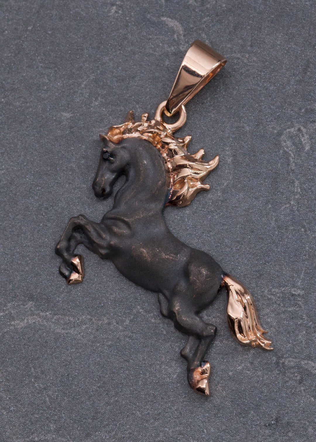 Dije Caballo 3.5gr / 4cm / 33mm — Oro Rosado
