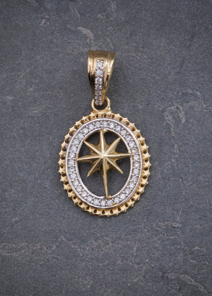 Dije con Swarovski Blanco 2.65gr / 2.7cm / 15mm — Oro Amarillo