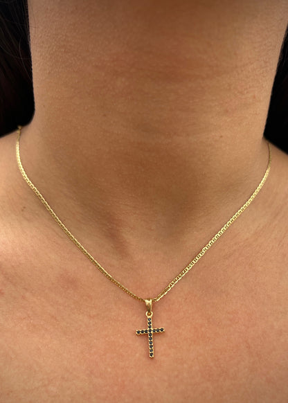 Dije cruz con swarovski negro 0.85gr / Largo 2.2cm / Oro Amarillo Nac B