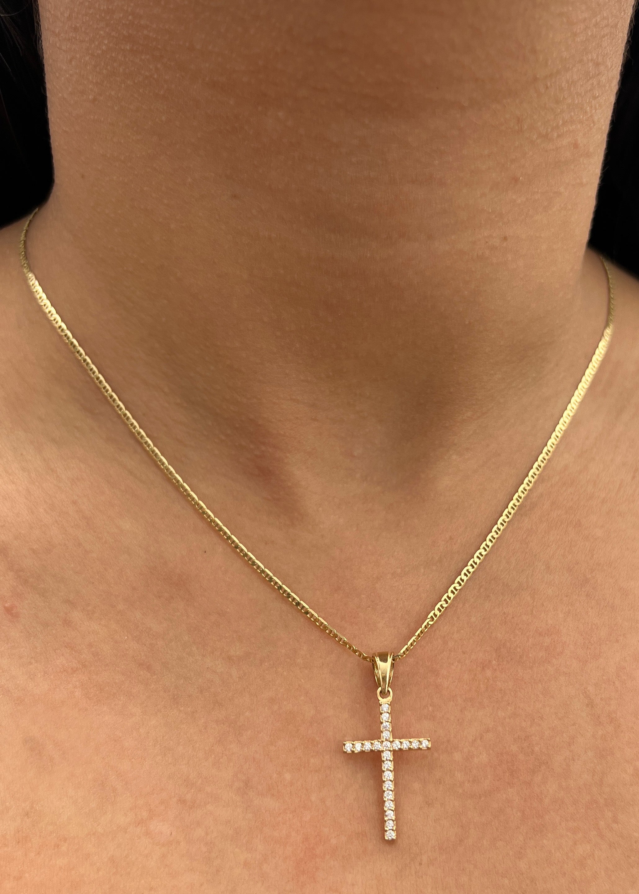 Dije cruz con swarovski blanco 1.35gr / Largo 3cm / Oro Amarillo Nac B