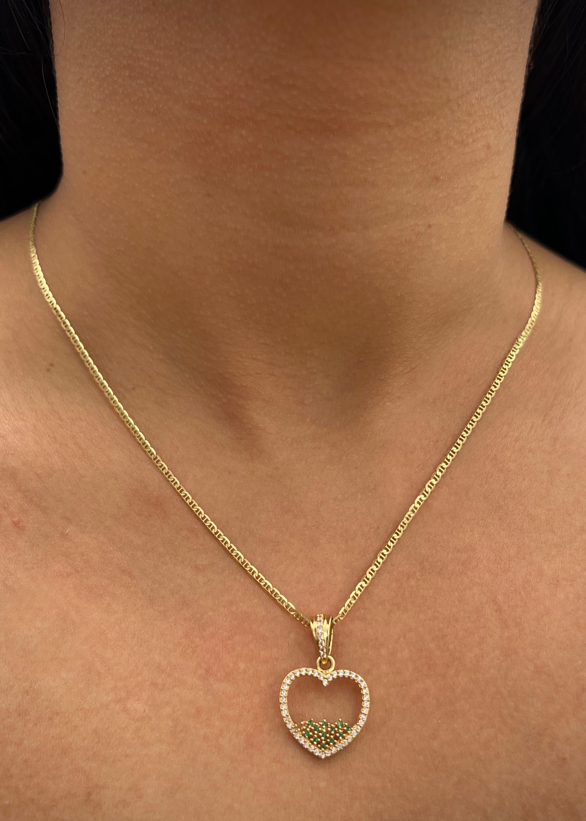 Dije corazon con swarovski blanco y verde 2.3gr / Largo 2.5cm / Oro Amarillo Nac B