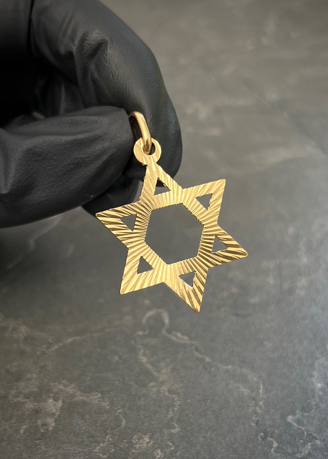 Dije Estrella de David Diamantada 2.8gr / 3.8cm / 25.4mm — Oro Amarillo
