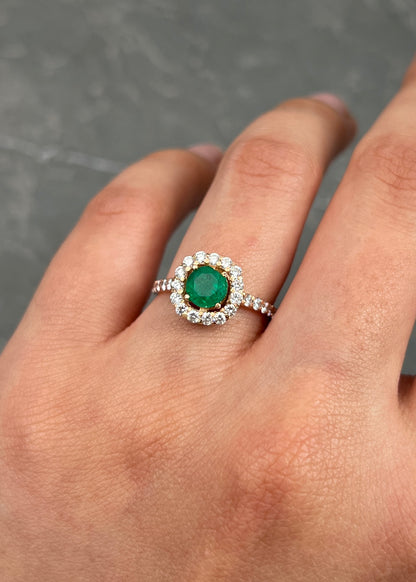 Solitario con 70pts de Esmeralda y 57pts de Diamantes 2.65gr / Talla 5 — Oro Rosado