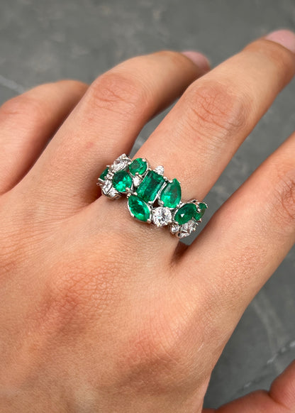 Anillo con 237pts de Esmeralda y 76pts de Diamantes 5.5gr / Talla 5 1/4 — Oro Blanco