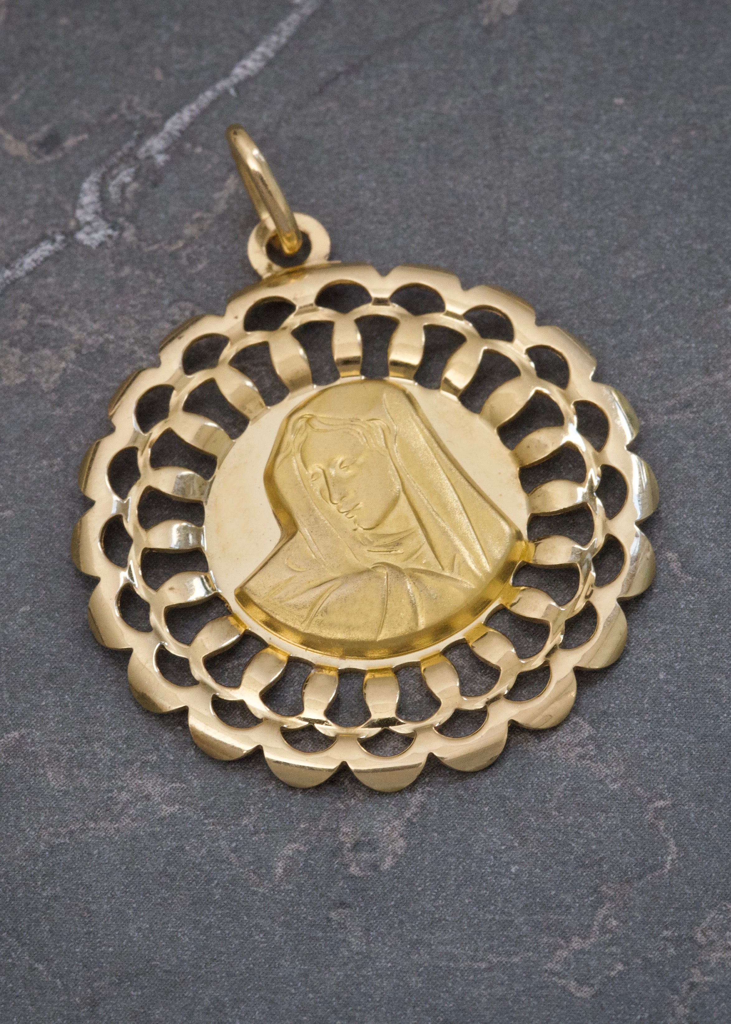 Dije Virgen 5.65gr / 4cm / 31.6mm — Oro Amarillo
