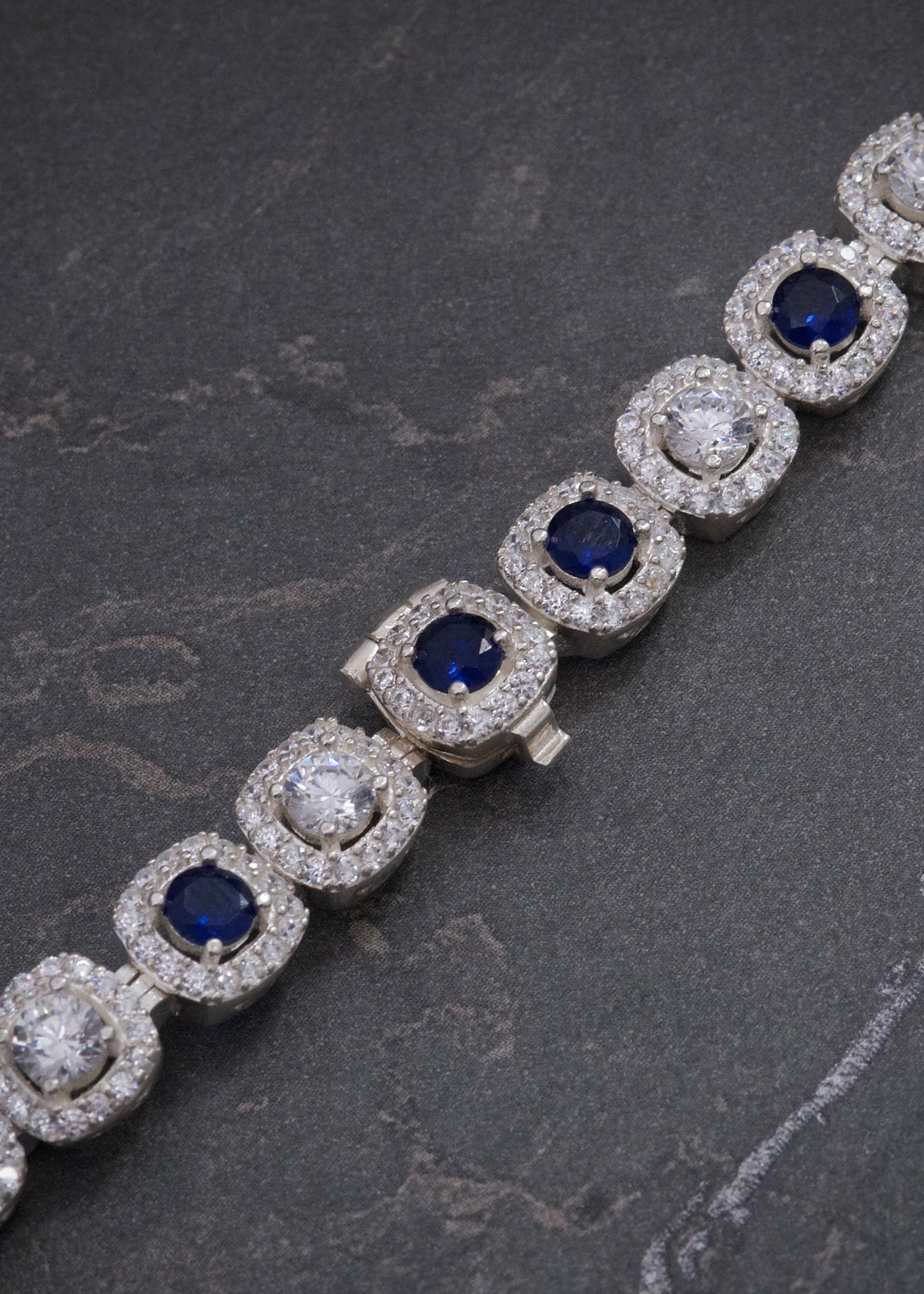 Cadena Tenis con Swarovski Azul y Blanco 69gr / 60cm / 7.6mm — Plata 925