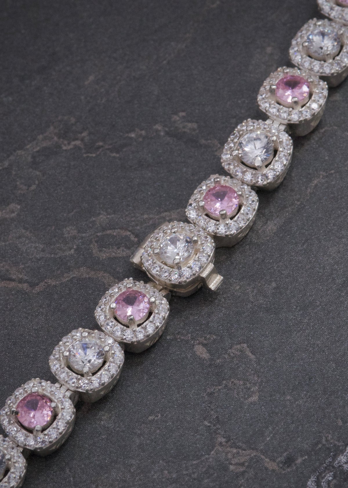 Cadena Tenis con Swarovski Rosado y Blanco 52.4gr / 45cm / 7.6mm — Plata 925