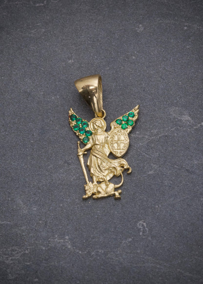 Dije arcangel san miguel con swarovski verde 1.9gr / Largo 2.3cm / Oro Amarillo Nac M