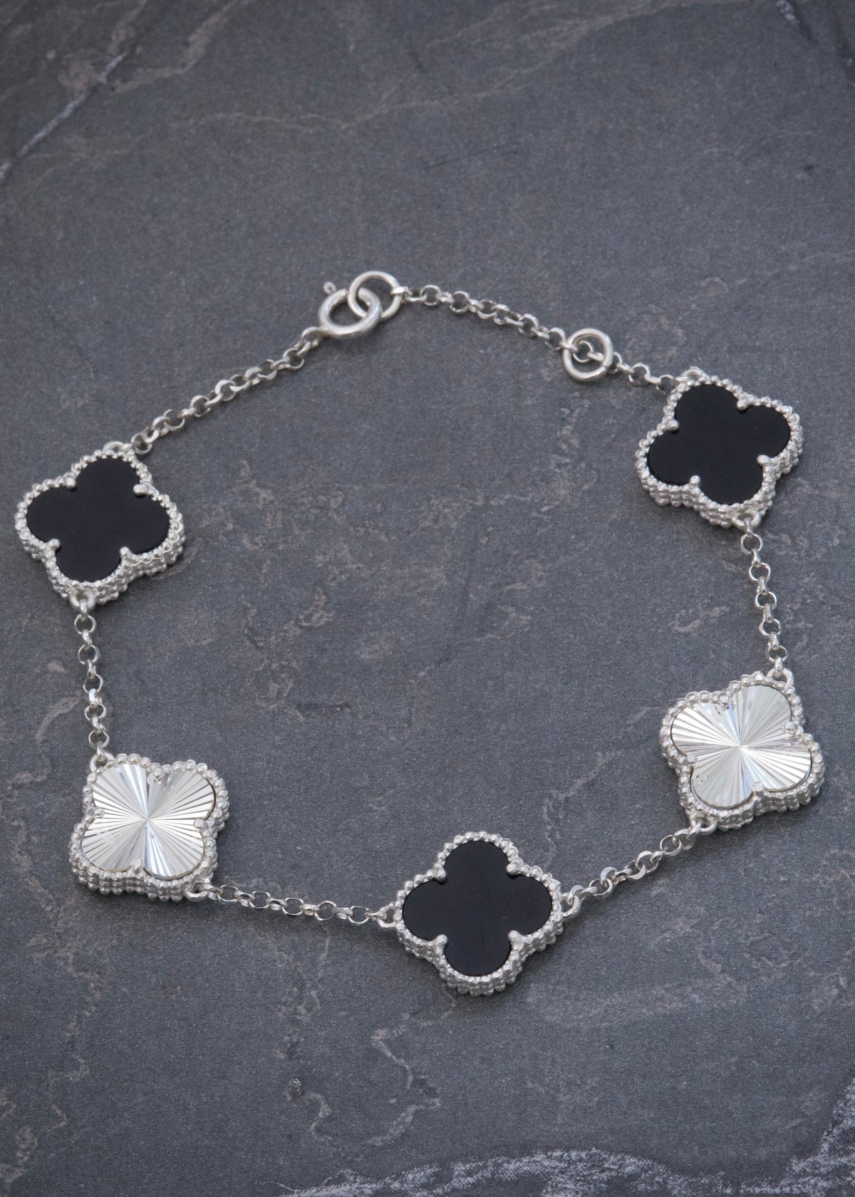 Pulso Lucky Clover Diamantado y Piedra Negra 7.85gr / 19cm / 14mm — Plata 925
