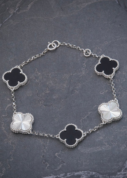 Pulso Lucky Clover Diamantado y Piedra Negra 7.85gr / 19cm / 14mm — Plata 925