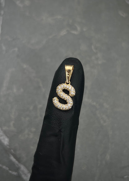 Dije letra S con swarovski blanco 1.2gr / Largo 1.8cm / Oro Amarillo Nac B