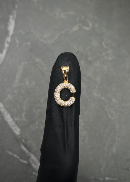 Dije letra C con swarovski blanco 1.05gr / Largo 1.7cm / Oro Amarillo Nac B