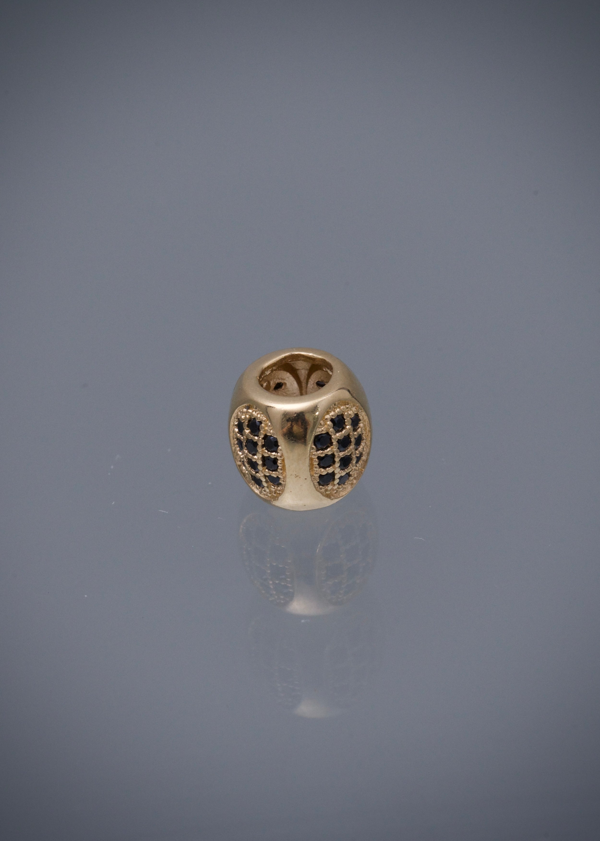 Herraje con swarovski negro 1.4gr / Largo 0.7cm / Oro Amarillo Nac B