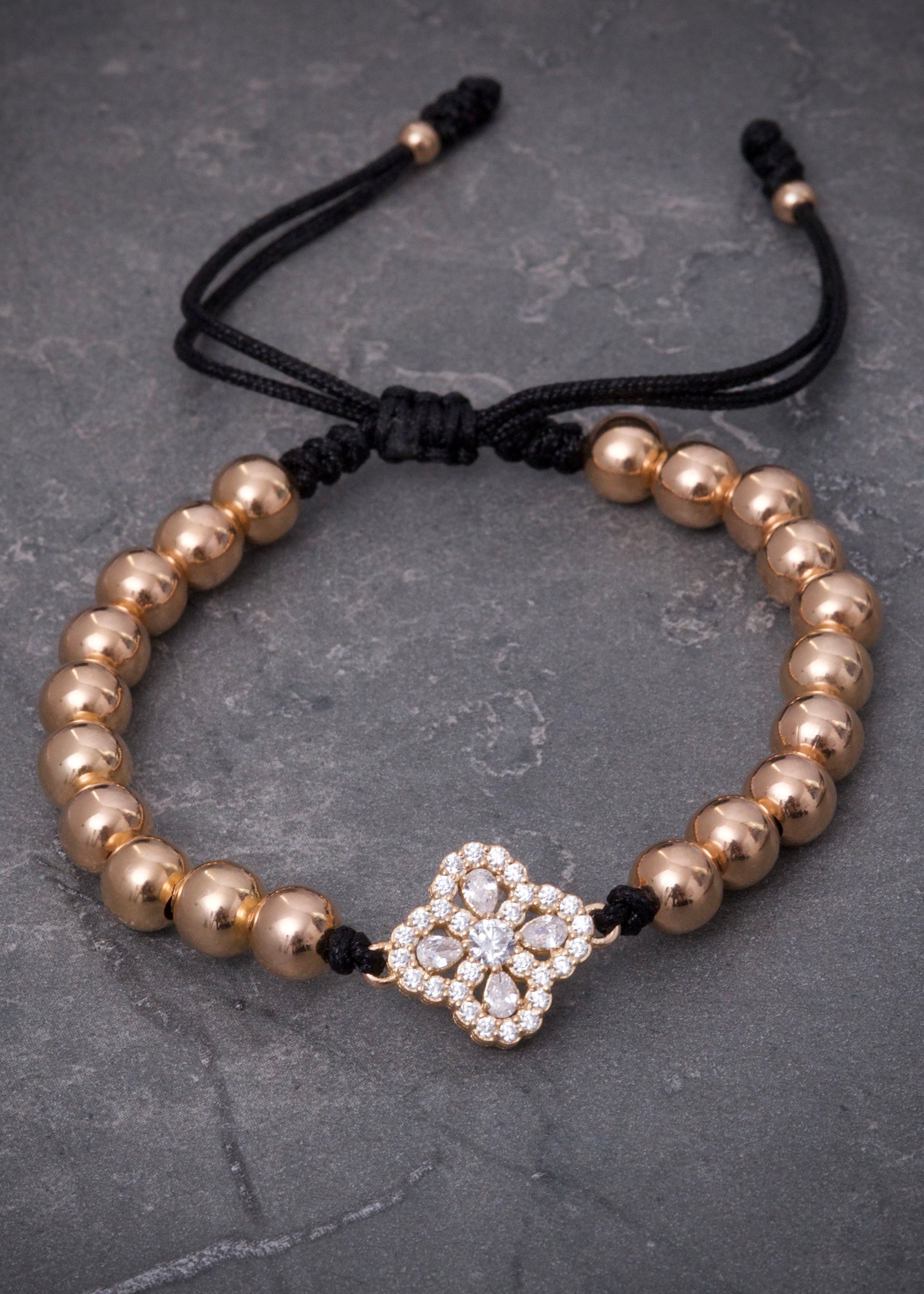 Pulsera en hilo negro con herraje lucky clover 5.66gr / Oro Rosado (Joya) P
