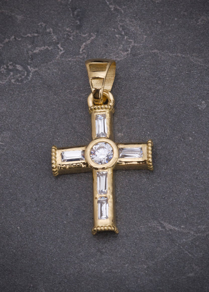 Dije cruz con swarovski blanco 2.6gr / Largo 3cm / Oro Amarillo Nac B
