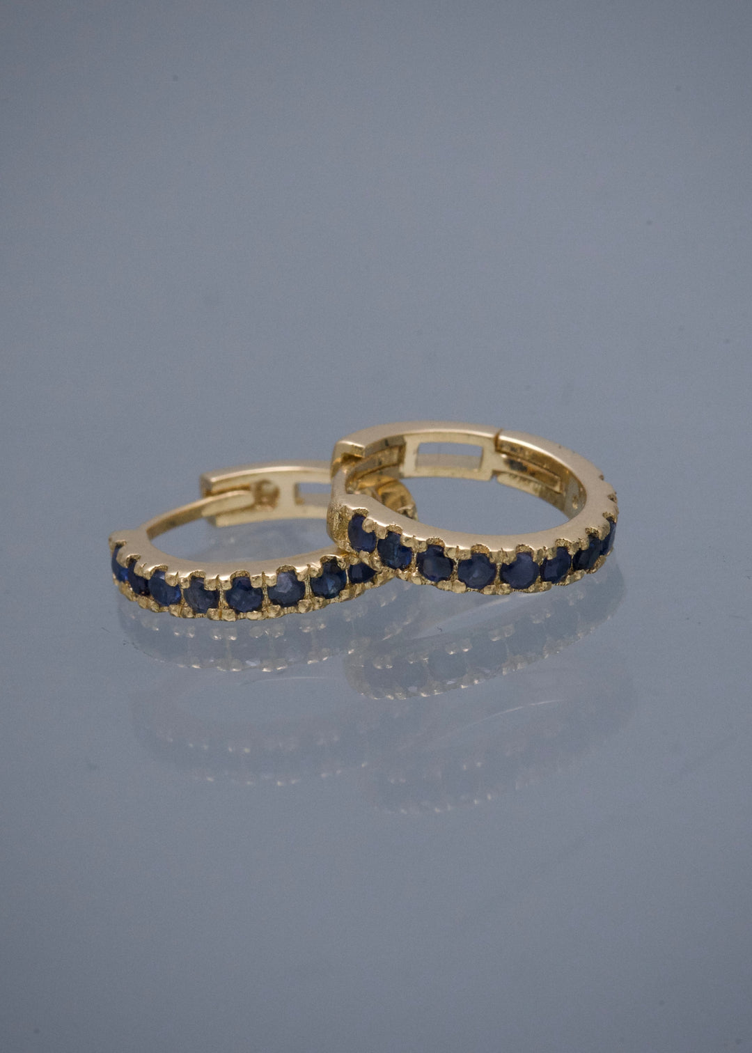Candongas con 42pts de Zafiros 2.1gr / 1.1cm / 2.2mm — Oro Amarillo