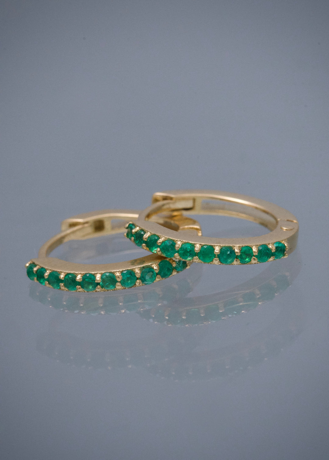 Candongas con 30pts de Esmeraldas 2.6gr / 1.3cm / 1.9mm — Oro Amarillo