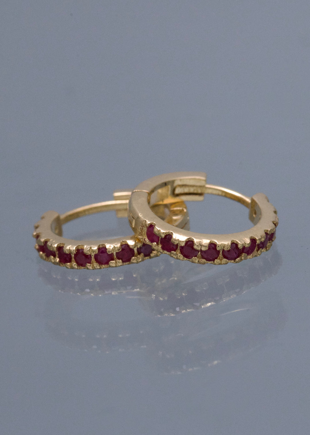 Candongas con 36pts de Rubies 2.15gr / 1.1cm / 2.1mm — Oro Amarillo