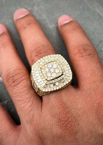 Anillo con 822pts de diamantes 32.75gr / TALLA 11 / Oro Amarillo (Joya) M