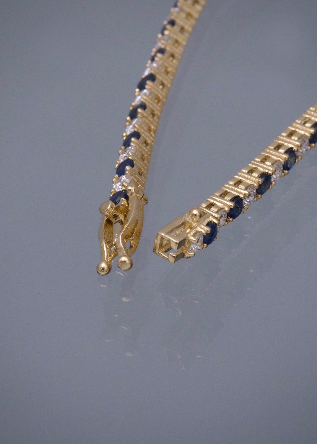 Pulso Tenis con 283pts de Zafiros y 204pts de Diamantes 9.85gr / 17.5cm / 2.6mm — Oro Amarillo