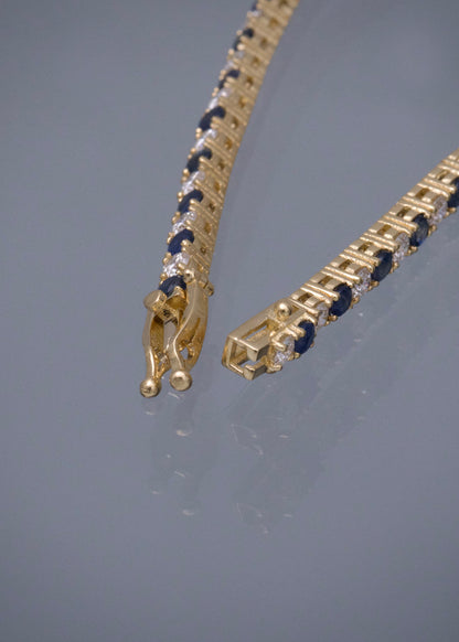 Pulso Tenis con 283pts de Zafiros y 204pts de Diamantes 9.85gr / 17.5cm / 2.6mm — Oro Amarillo