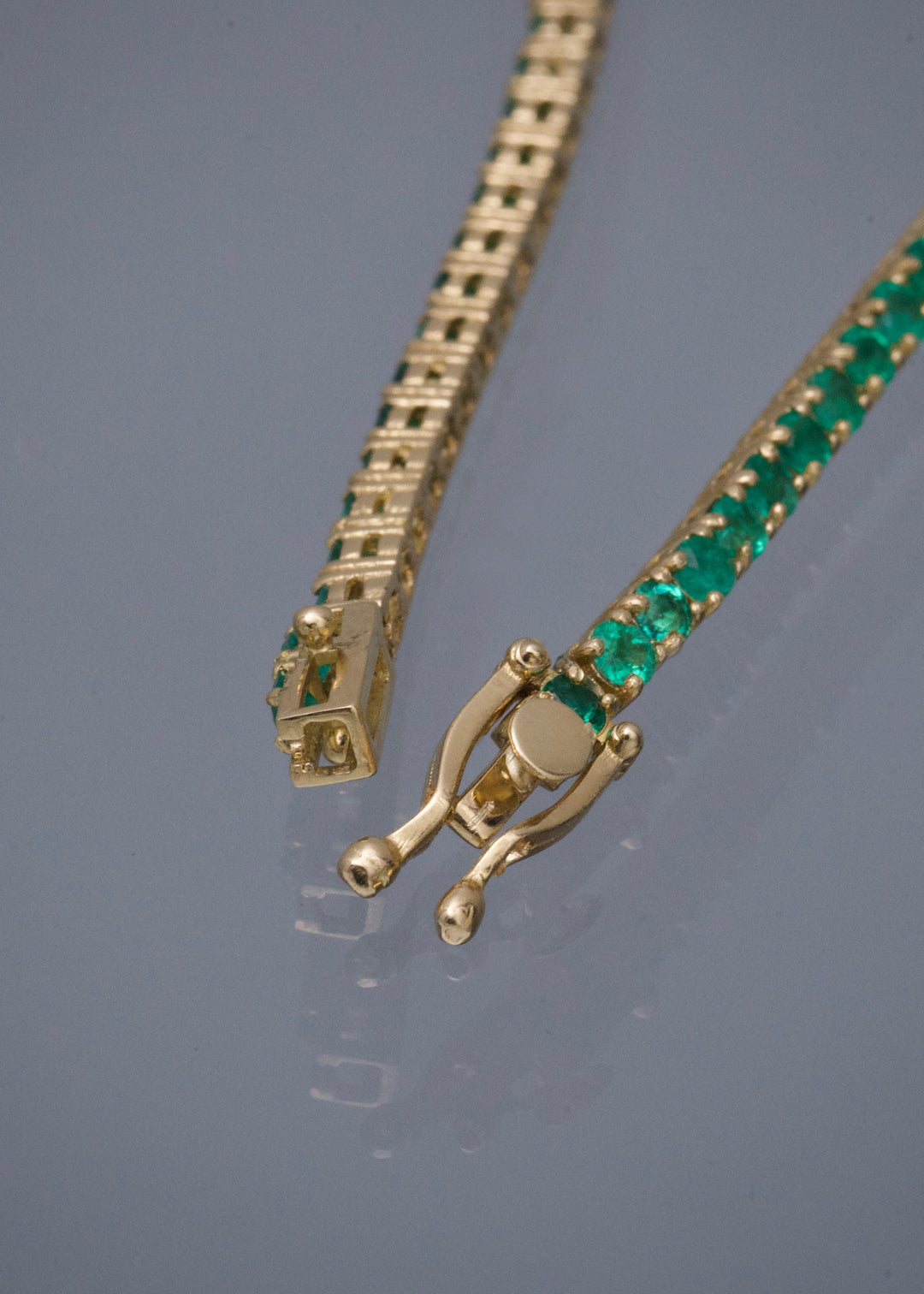 Pulso Tenis con 396pts de Esmeraldas 9.65gr / 18cm / 2.6mm — Oro Amarillo