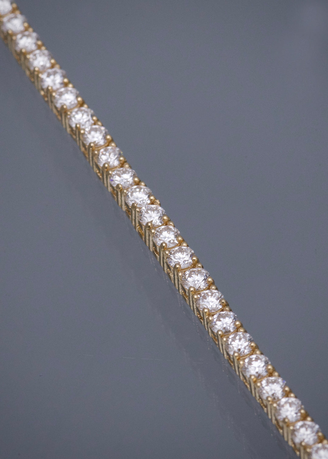 Pulso Tenis con 400pts de Diamantes 9.7gr / 17.5cm / 2.6mm — Oro Amarillo