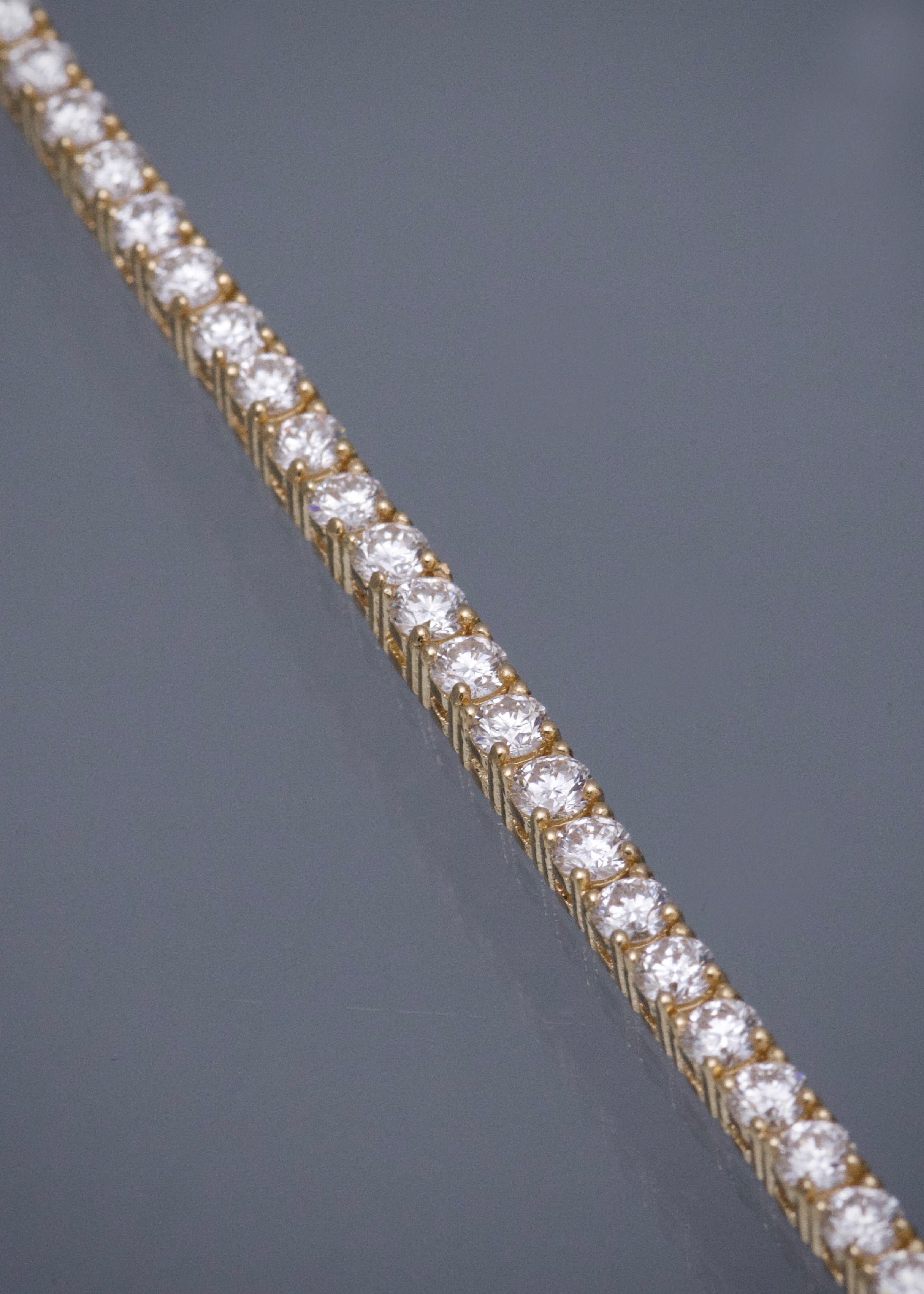 Pulso Tenis con 400pts de Diamantes 9.7gr / 17.5cm / 2.6mm — Oro Amarillo