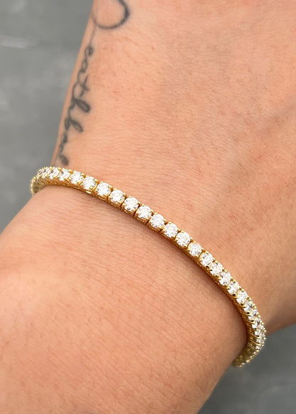 Pulso Tenis con 400pts de Diamantes 9.7gr / 17.5cm / 2.6mm — Oro Amarillo