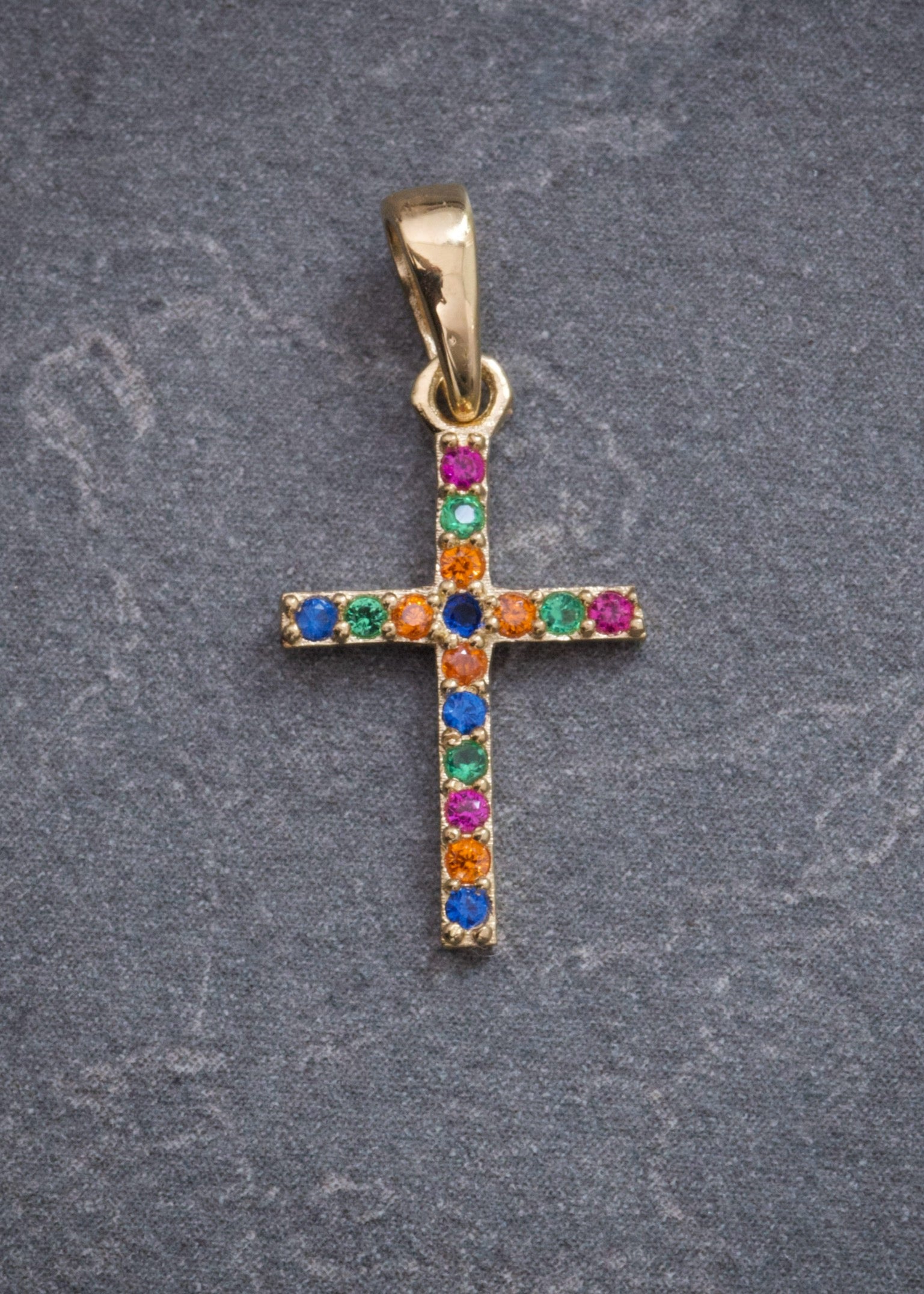 Dije Cruz con Swarovski Multicolor 0.65gr / 2cm / 9.8mm — Oro Amarillo