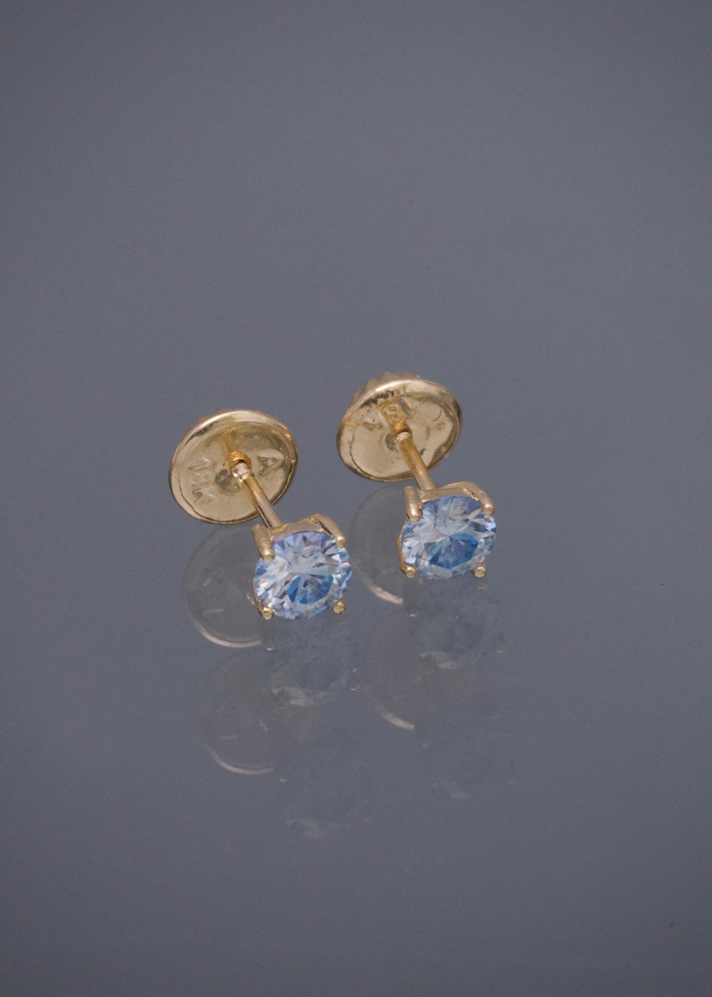 Topos con 49pts de Moissanita 0.65gr / 0.4cm / 4mm — Oro Amarillo