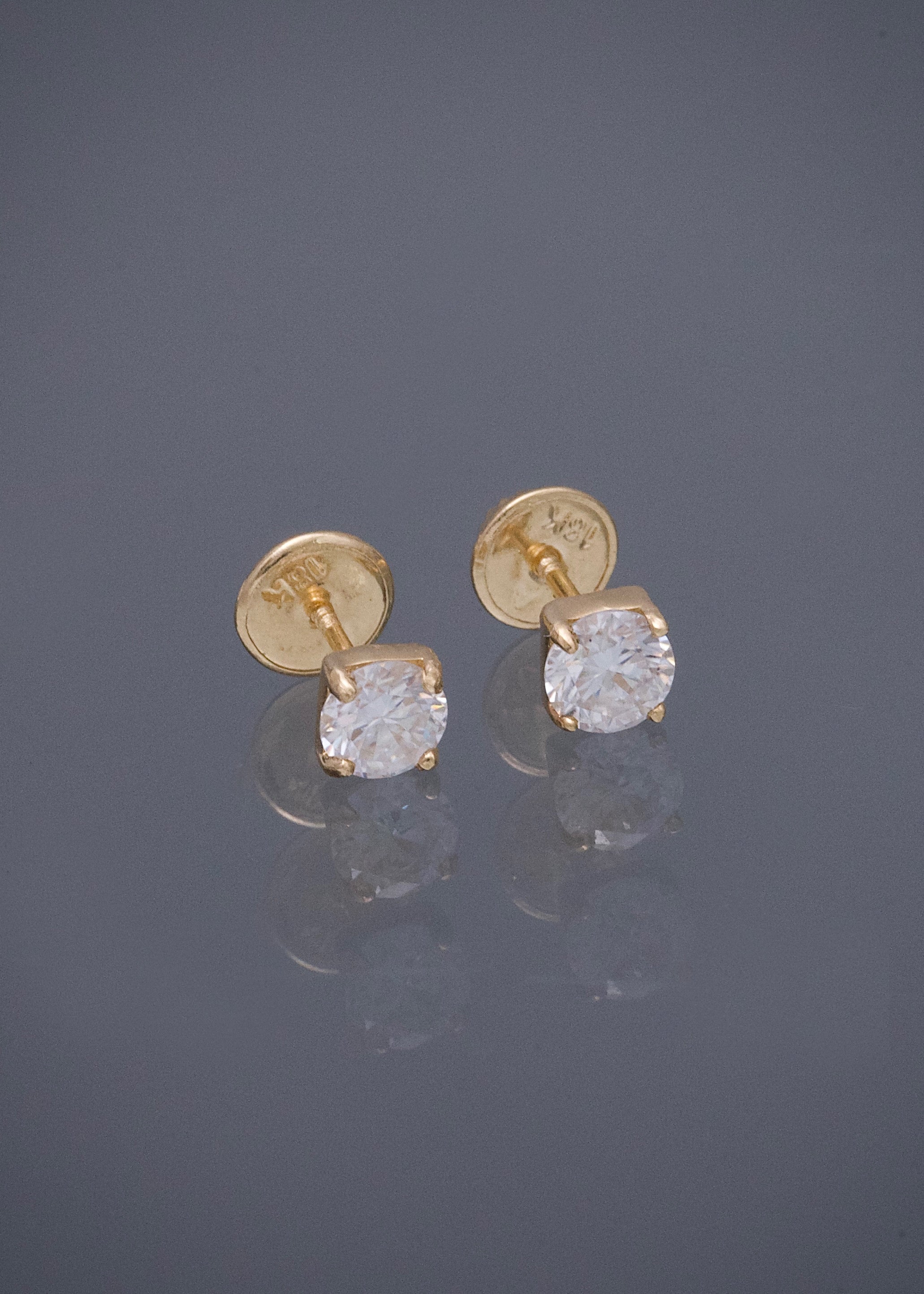 Topos con 66pts de Moissanita 0.75gr / 0.4cm / 4.5mm — Oro Amarillo