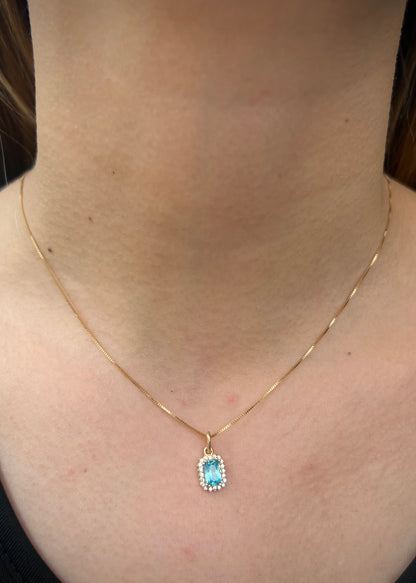 Dije con swarovski azul y blanco 1gr / Largo 1.5cm / Oro Amarillo Nac M