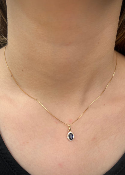 Dije ovalado con swarovski azul y blanco 0.6gr / Largo 1.4cm / Oro Amarillo Nac M