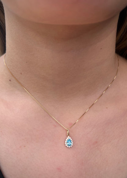 Dije gota con swarovski azul y blanco 0.75gr / Largo 1.6cm / Oro Amarillo Nac P