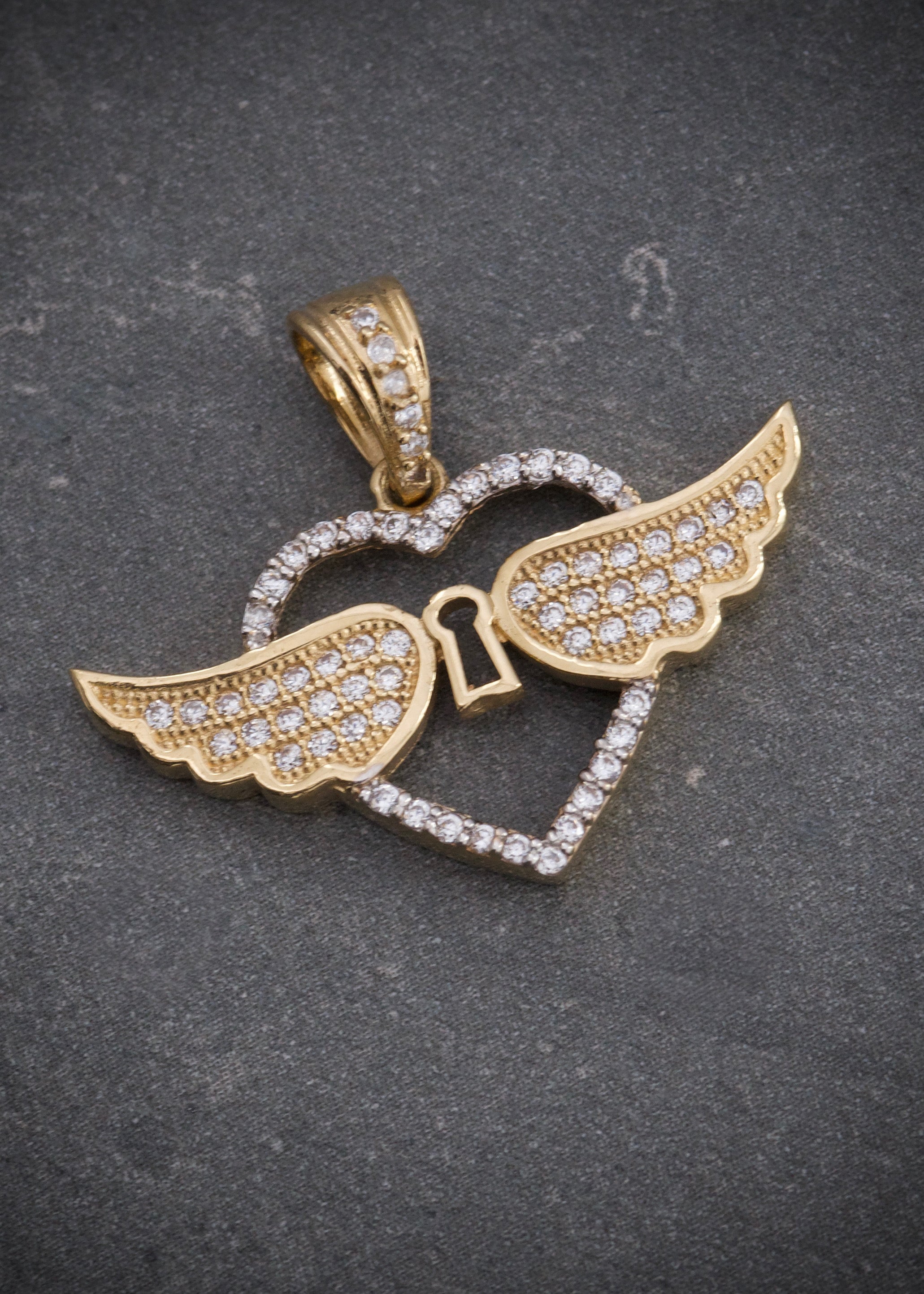 Dije corazon con alas 2.9gr / Largo 2.1cm / Oro Amarillo Nac B