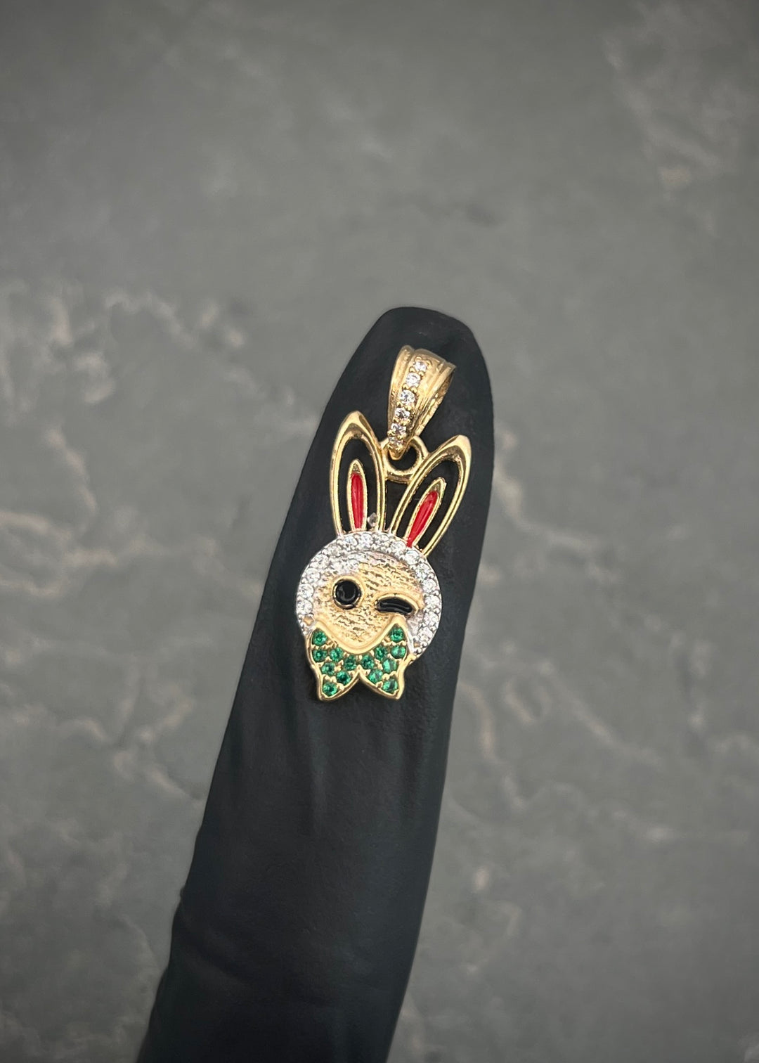Dije conejo con swarovski blanco y verde 2.5gr / Largo 2,5cm — Oro Amarillo