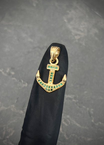 Dije ancla con swarovski verde 1.75gr / Largo 2.2cm / Oro Amarillo Nac M