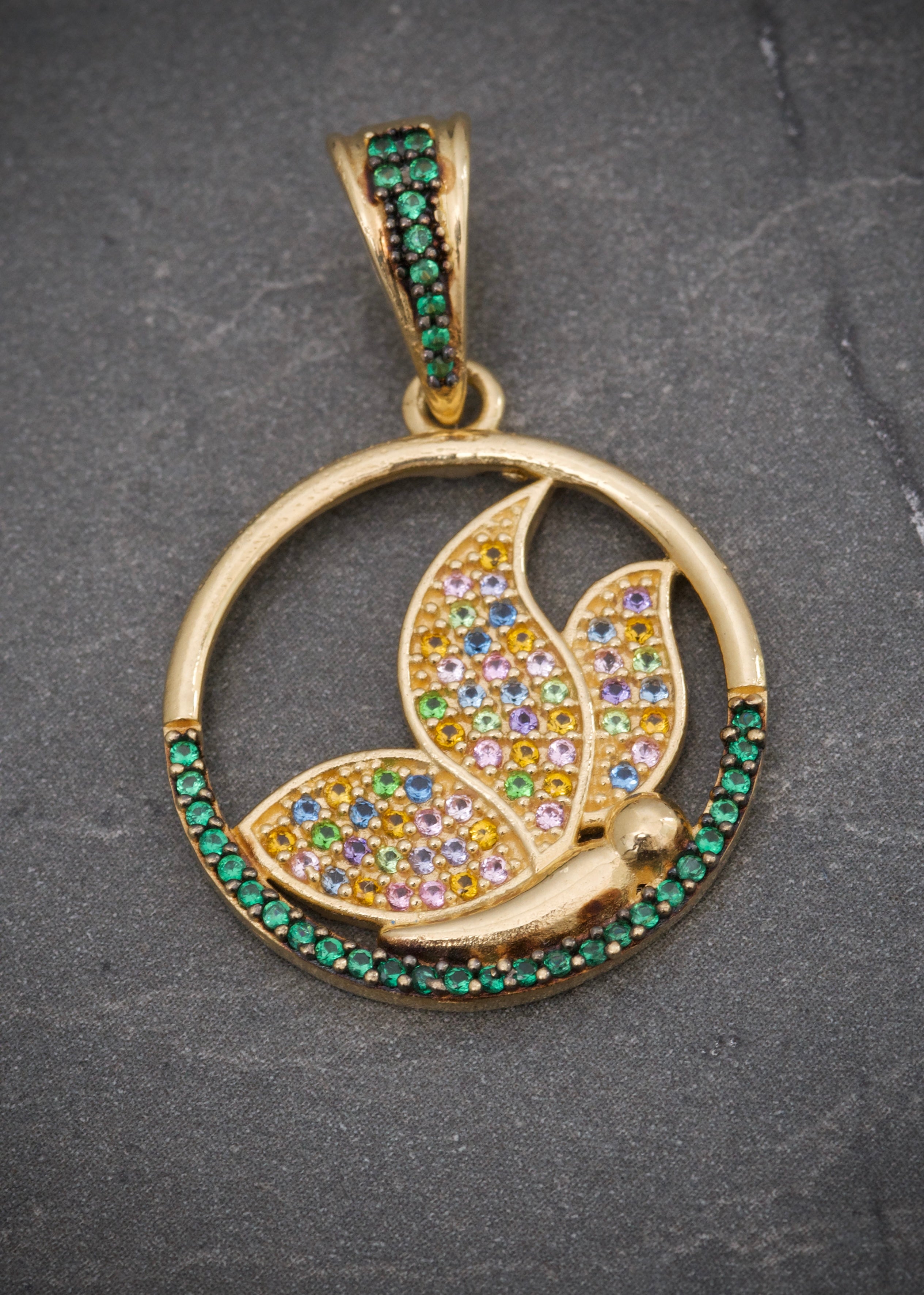 Dije mariposa con swarovski multicolor 4.9gr / Largo 3.2cm / Oro Amarillo Nac M