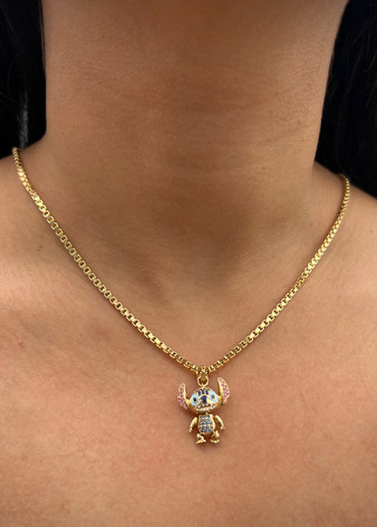 Dije stitch con swarovski rosado y azul 4.75gr / Largo 2.7cm / Oro Amarillo Nac B