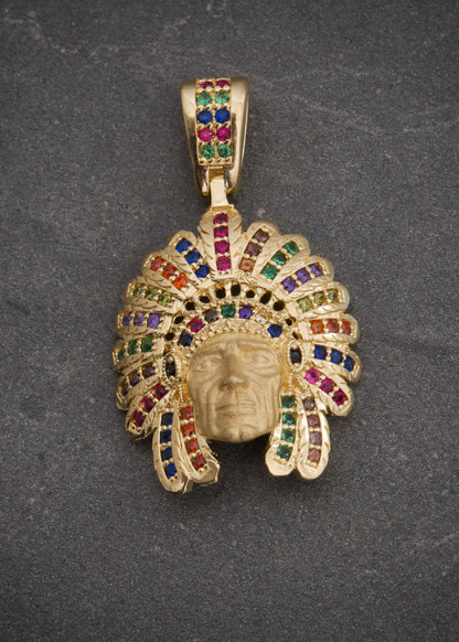 Dije de indio con swarovski multicolor 4.8gr / Largo 3cm / Oro Amarillo Nac M