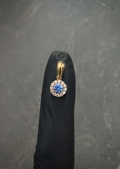 Dije flor con swarovski azul y blanco 0.95gr / Largo 1.4cm / Oro Amarillo Nac P