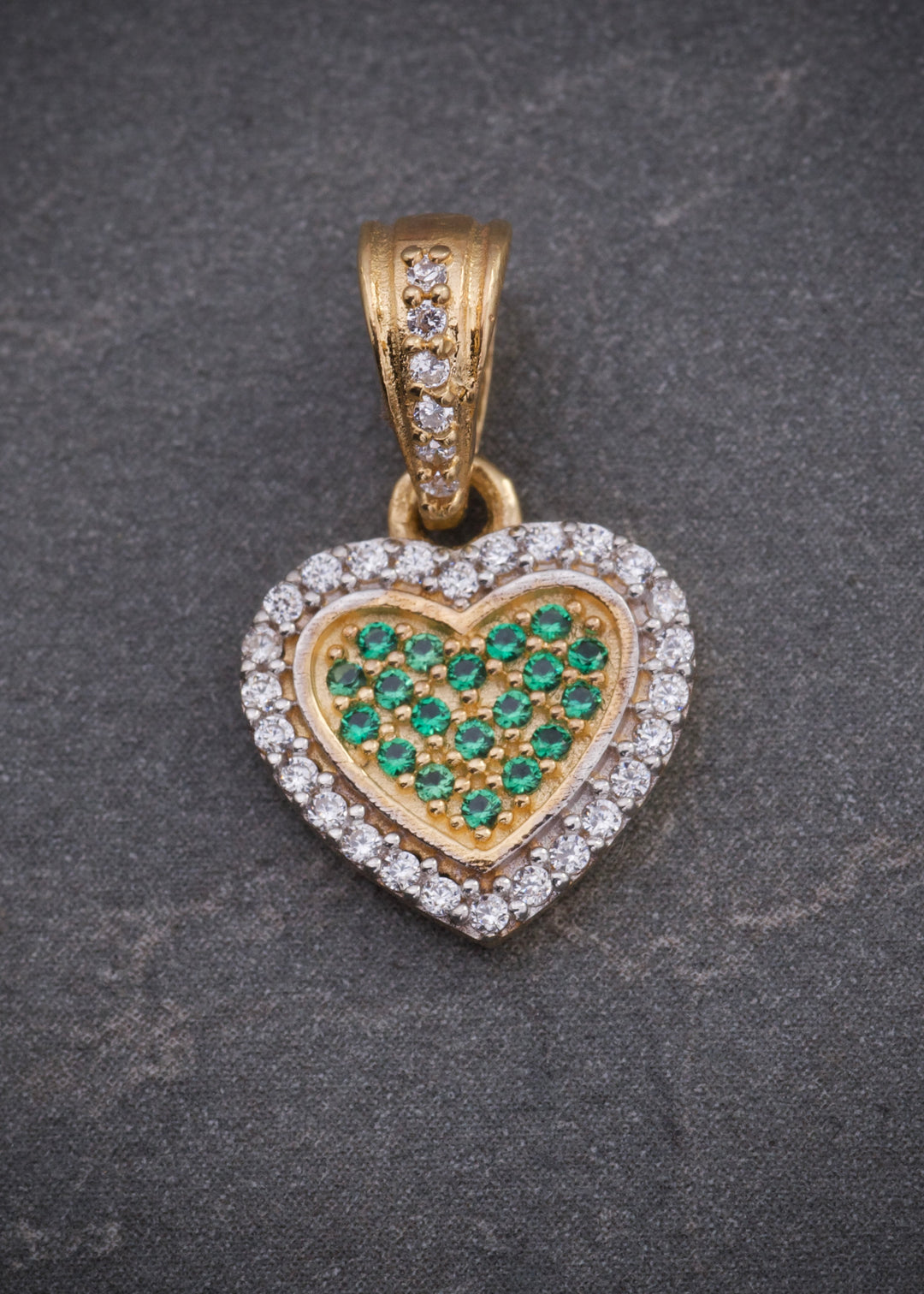 Dije corazon con swarovski verde y blanco 1.45gr / Largo 1.8cm — Oro Amarillo