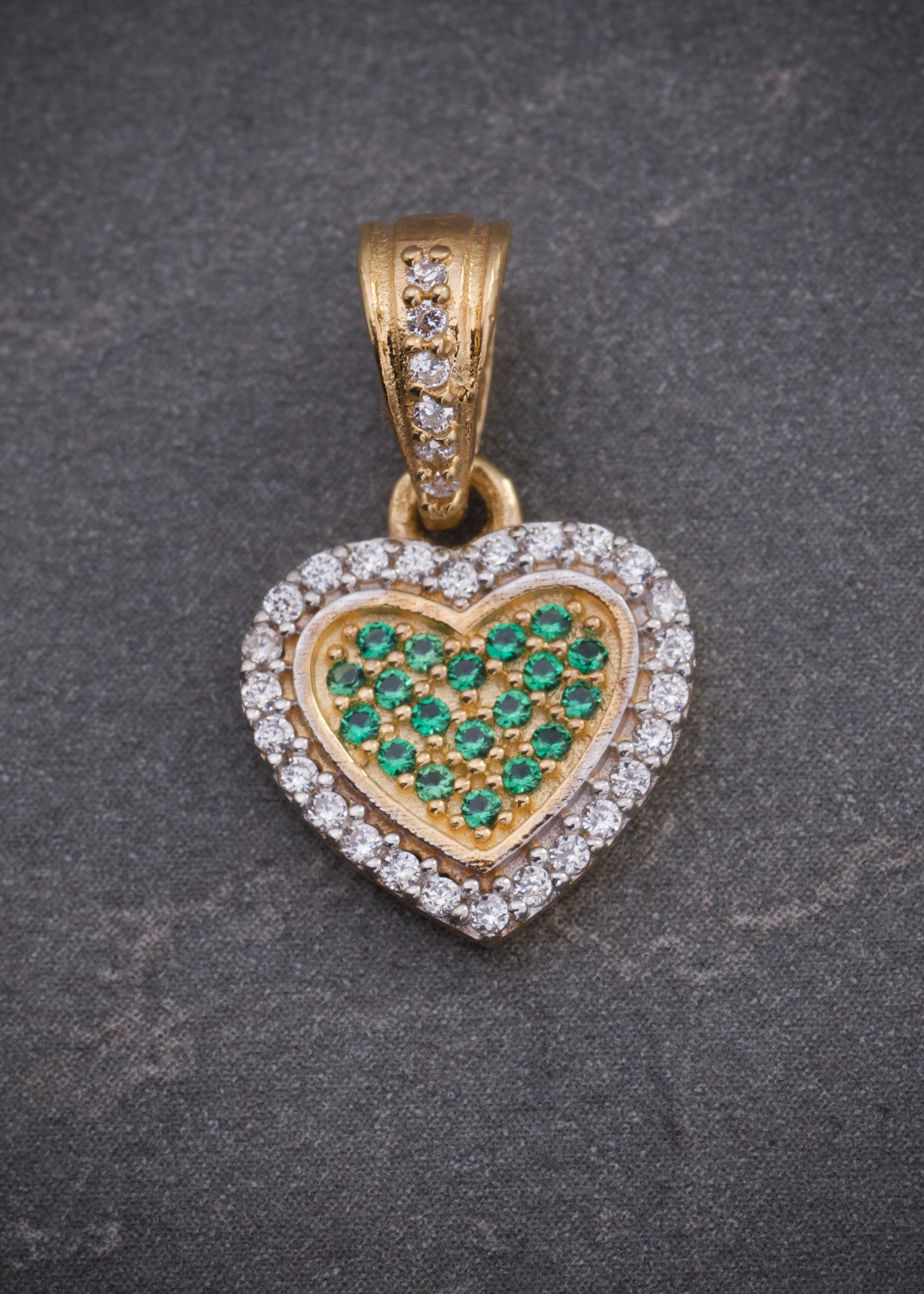 Dije corazon con swarovski verde y blanco 1.45gr / Largo 1.8cm / Oro Amarillo Nac P