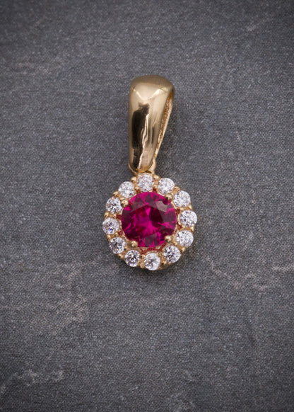 Dije flor con swarovski fucsia y blanco 0.85gr / Largo 1.4cm / Oro Amarillo Nac P