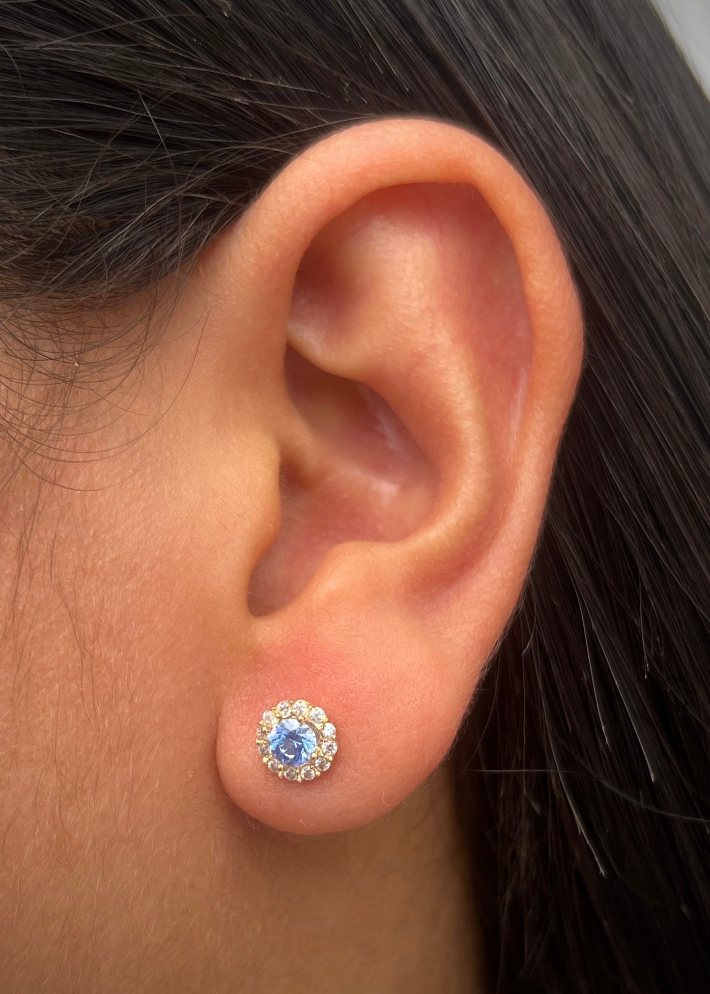 Topos flor con swarovski azul y blanco 2.2gr / Largo 0.7cm / Oro Amarillo Nac P