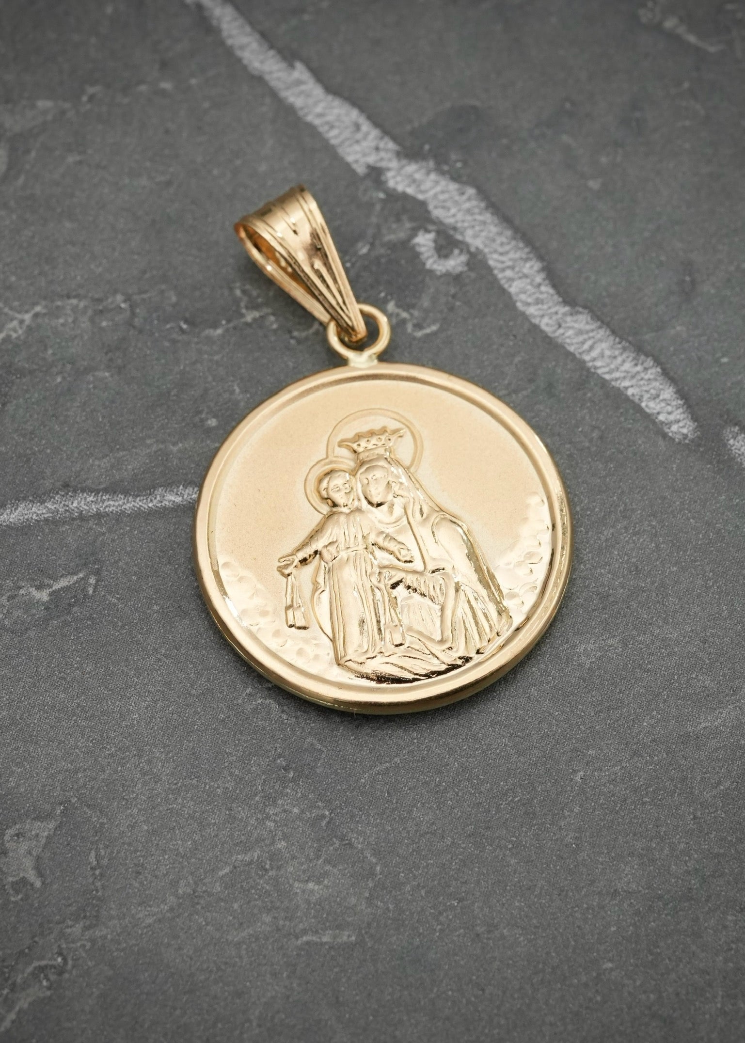 Dije corazon de jesus y virgen del carmen 3.5gr / Largo 3.8cm / Oro Amarillo Nac P