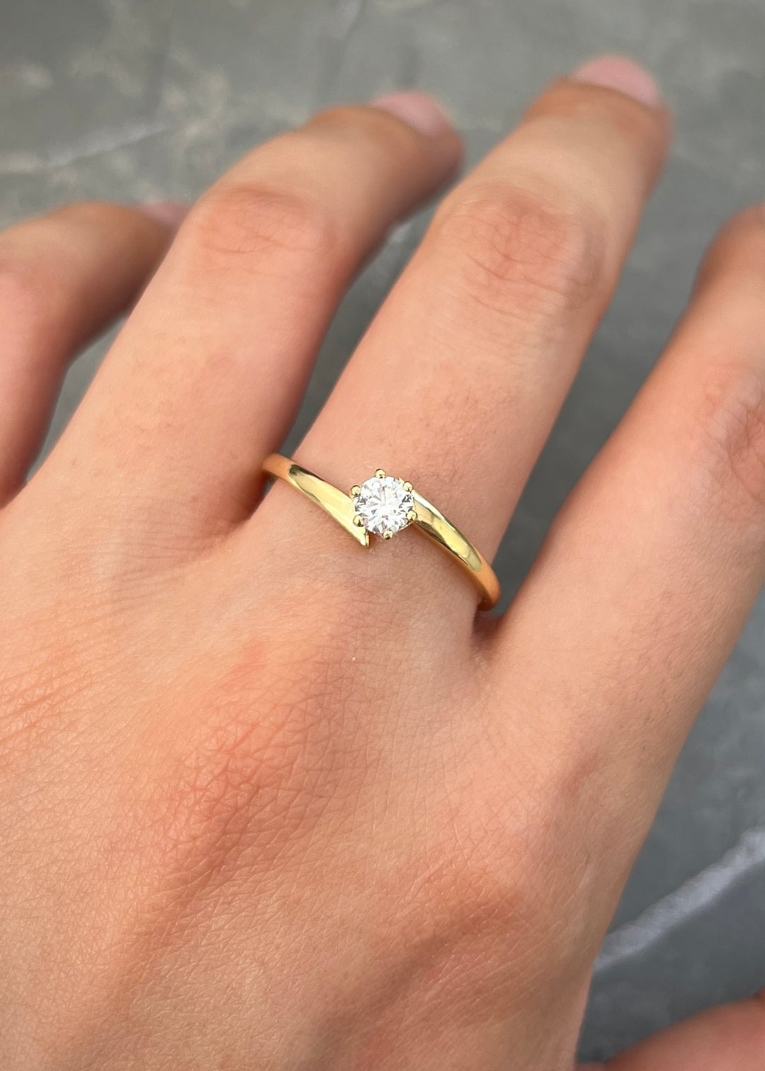 Solitario con 30pts de Diamante 2.4gr / Talla 9 3/4 — Oro Amarillo